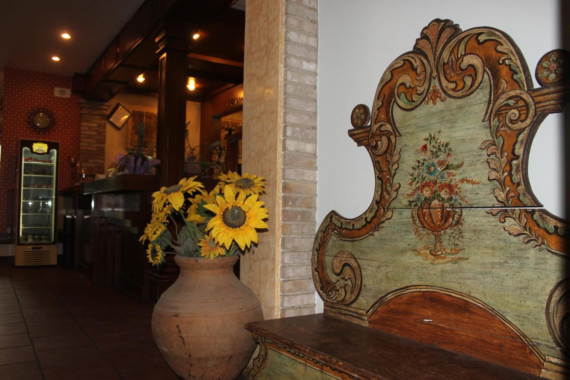 צ'יביטאנובה מארקה Hotel Girasole מראה חיצוני תמונה