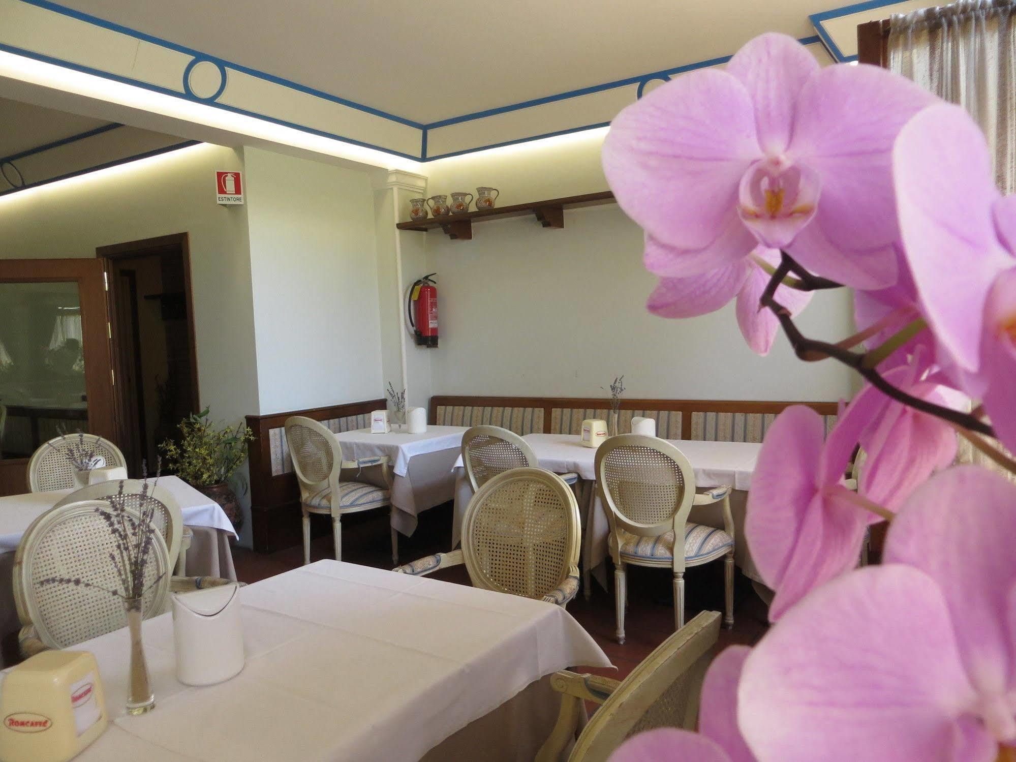 צ'יביטאנובה מארקה Hotel Girasole מראה חיצוני תמונה